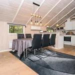 6 Person In Ansager-by Traum * Ansager
