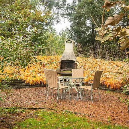 6 Person In Ansager-by Traum Ansager