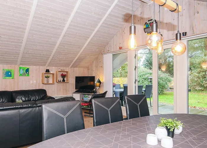 6 Person In Ansager-by Traum *