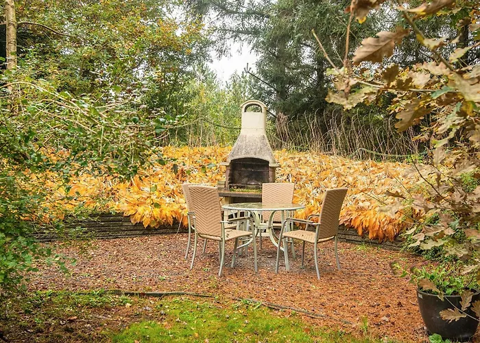 6 Person In Ansager-by Traum Ansager