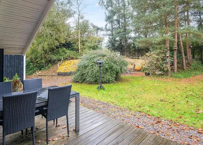 6 Person In Ansager-by Traum * Ansager